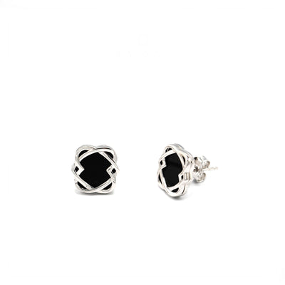 White gold plating with black onyx gemstone stud earring. 